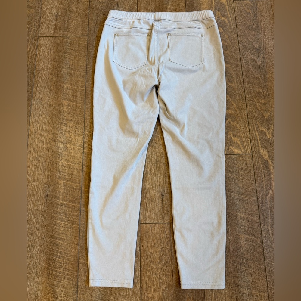 Simply Vera - Vera Wang Light Blue Denim Straight Leg Jeans - Size Large - Picture 7 of 9